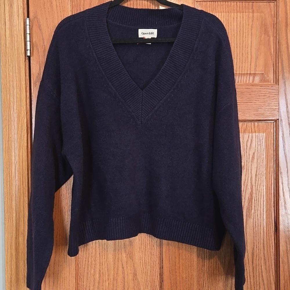 Open Edit V-Neck Navy Sweater Relaxed Fit Long Sleeves size MEDIUM - Picture 2 of 6